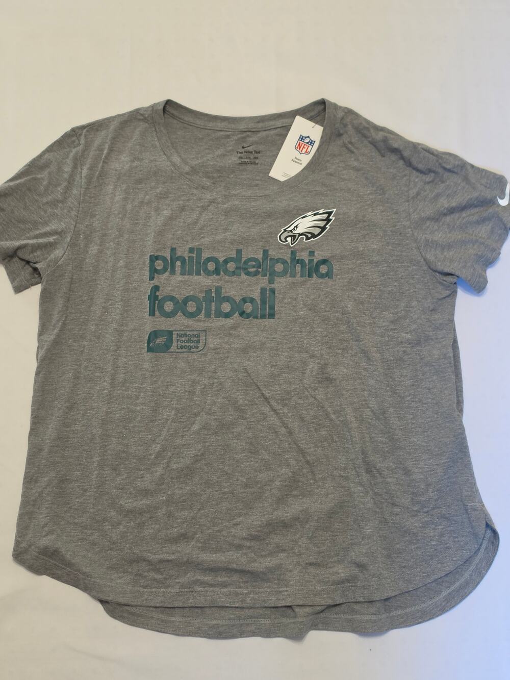 Nike Philadelphia Eagles Women’s XXL Gray Vertical Logo Tee – NWT